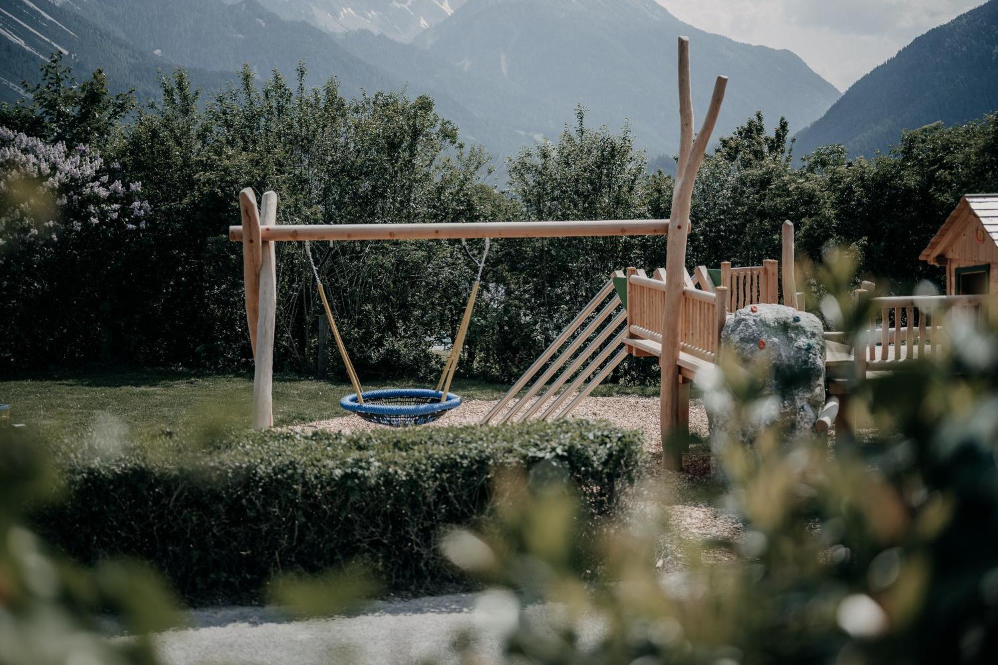 Alpenappartements Cristall Ehrwald Bagian luar foto